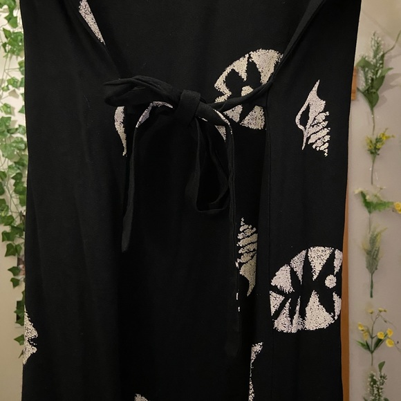 Black and white patterned long dress - Picture 2 of 3